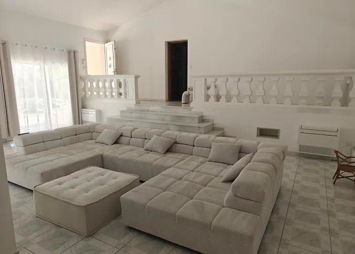 Rare Luxueuse 250 M2 Proche Vila *