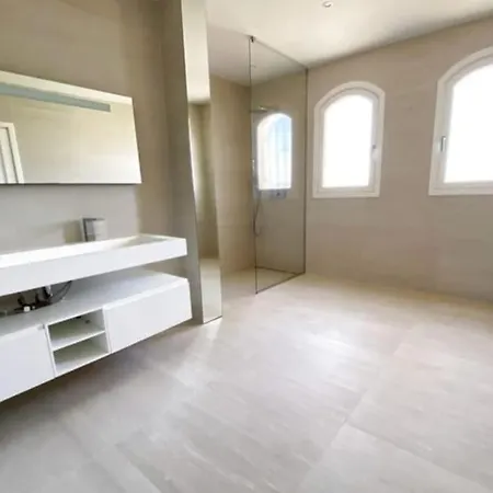 Rare Luxueuse 250 M2 Proche *
