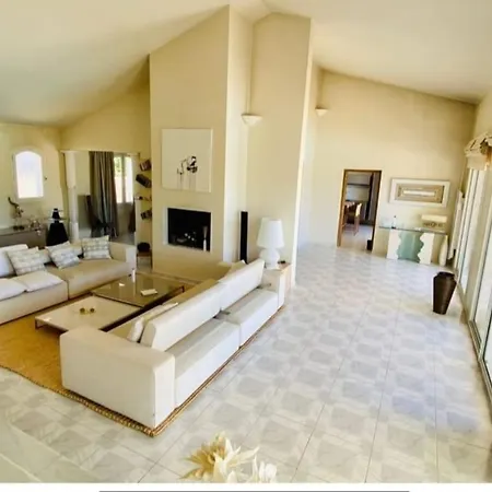 Villa Rare Luxueuse 250 M2 Proche *